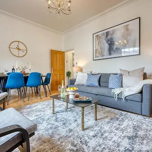 https://2-bed-stunning-spacious-apt-sleeps-6-central.tophotelsbath.com