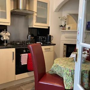https://mountroyal-victorian-apartment.belfasthotelsireland.com