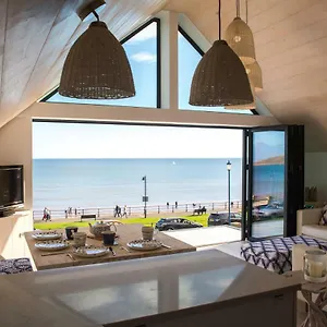 The Waves Holiday home